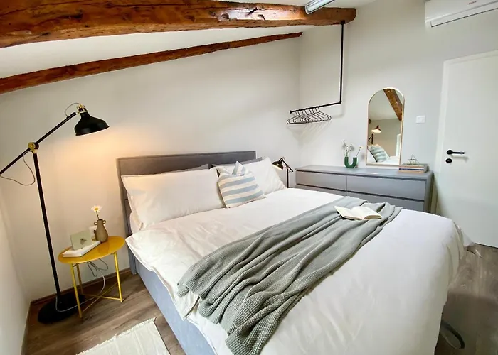 Parentium Loft Center Square Daire