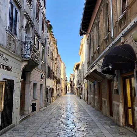 Parentium Loft Center Square Apartman *